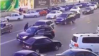 Охрана главы МВД Дагестана избила водителя BMW X5. И сказала, что за дело